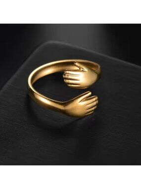 Retro Hand Hug Gold Ring